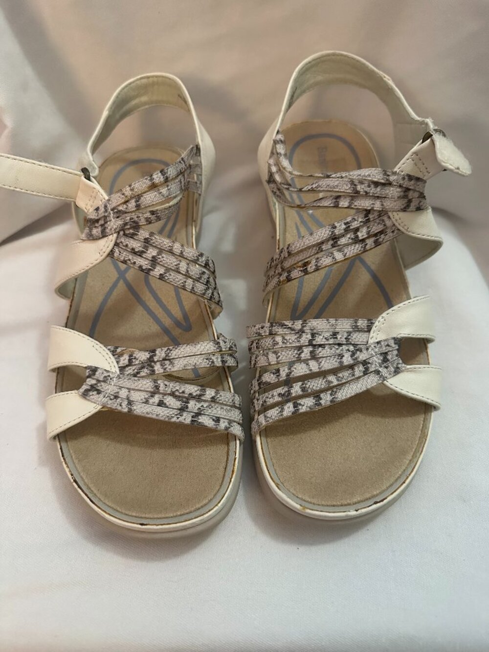Baretraps Nylah Comfort Wedge Sandals Women's 7.5M White & Gray Adjustable